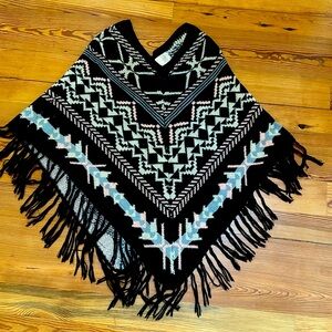 Skies are Blue sweater poncho size Medium